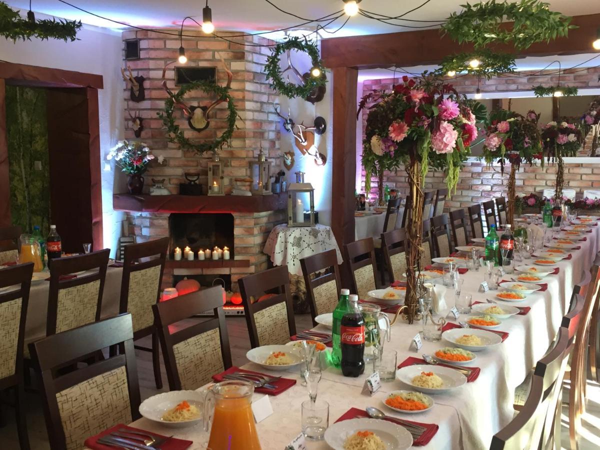 Stajnia Pod Debem Bed & Breakfast Starachowice Eksteriør bilde