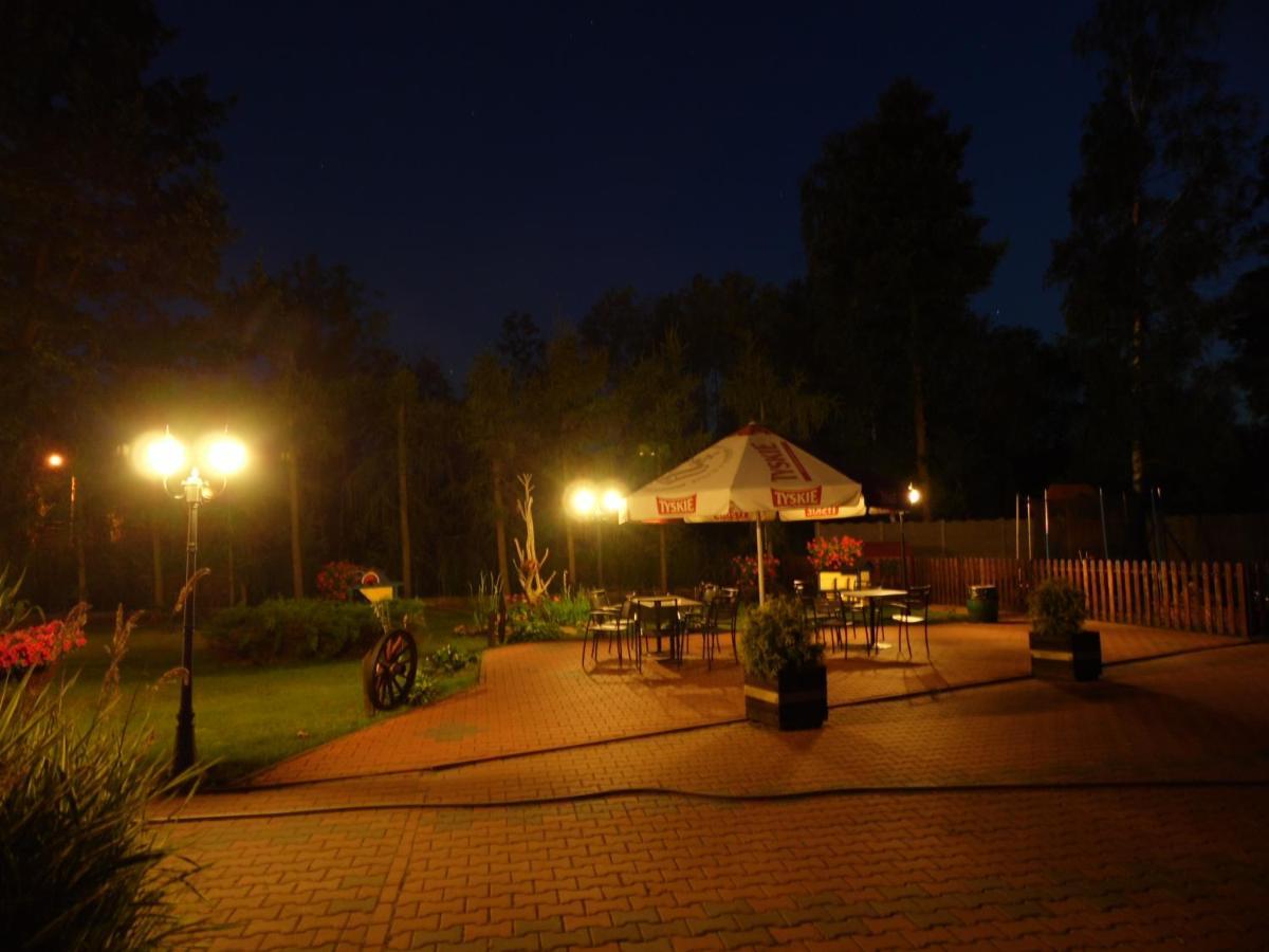 Stajnia Pod Debem Bed & Breakfast Starachowice Eksteriør bilde