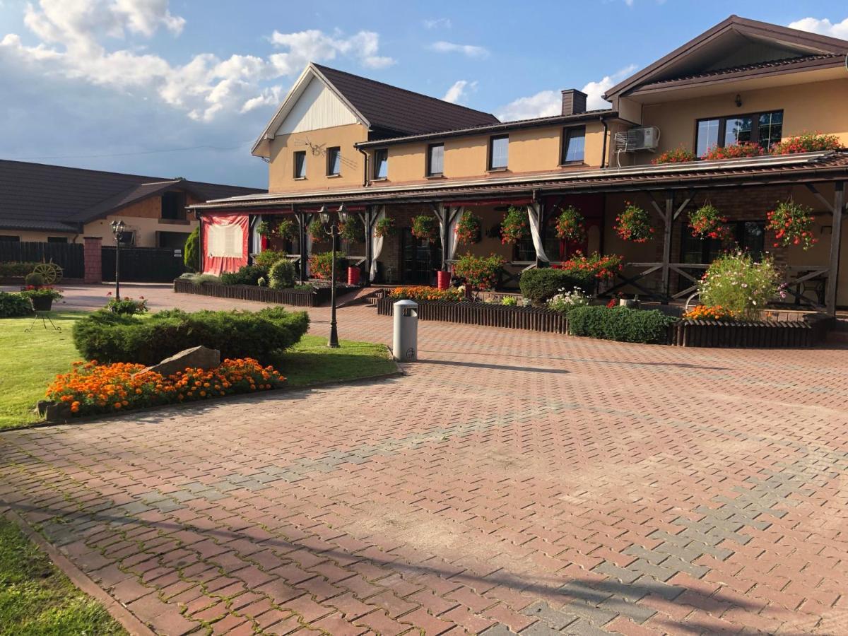 Stajnia Pod Debem Bed & Breakfast Starachowice Eksteriør bilde