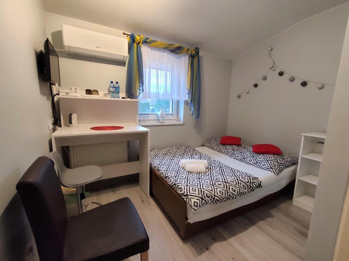 Stajnia Pod Debem Bed & Breakfast Starachowice Eksteriør bilde