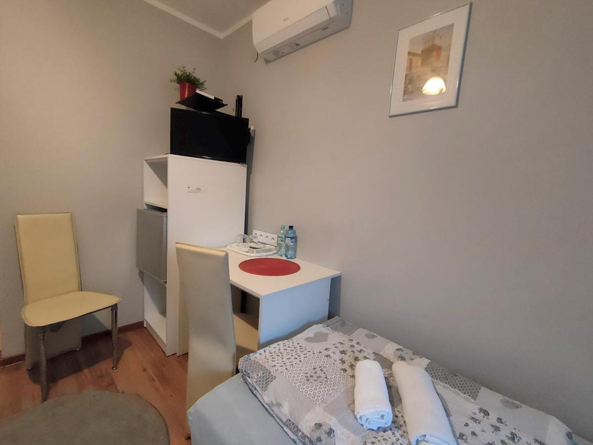 Stajnia Pod Debem Bed & Breakfast Starachowice Eksteriør bilde