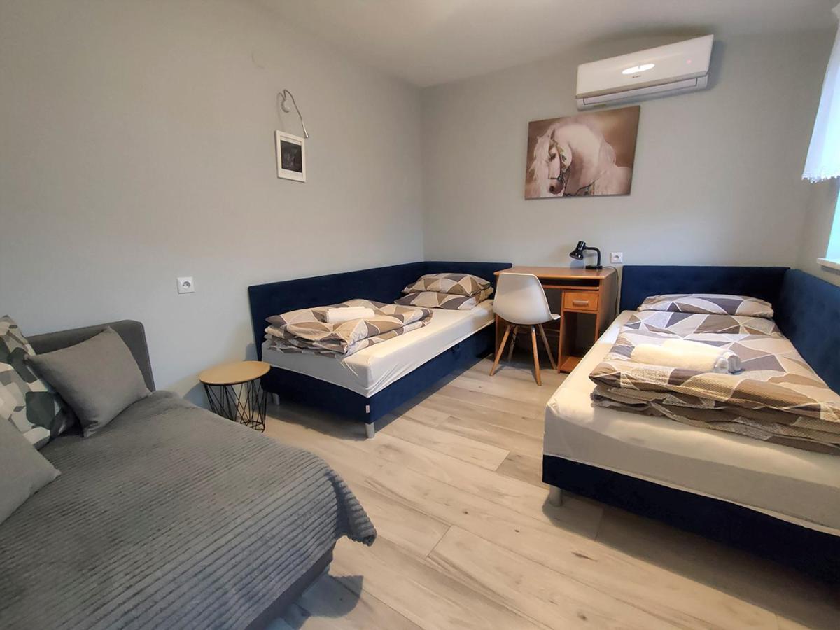 Stajnia Pod Debem Bed & Breakfast Starachowice Eksteriør bilde