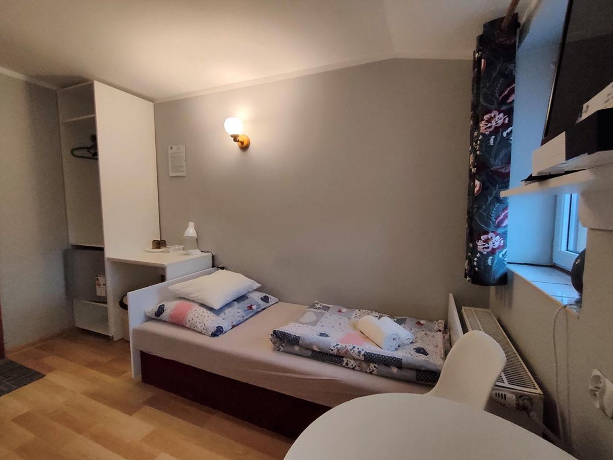 Stajnia Pod Debem Bed & Breakfast Starachowice Eksteriør bilde